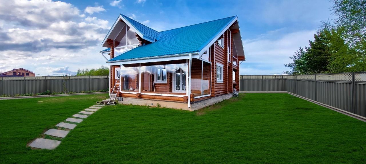 Мягкие окна на веранде загородного дома в Борисоглебске